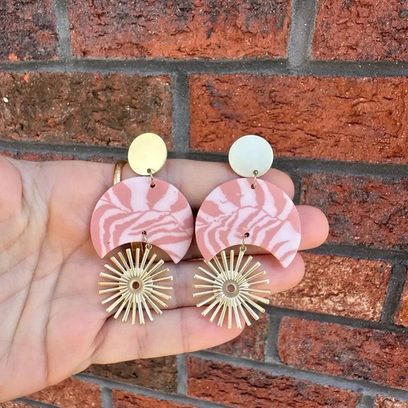 Soleil Blush Star Earrings - Picture 11 of 11